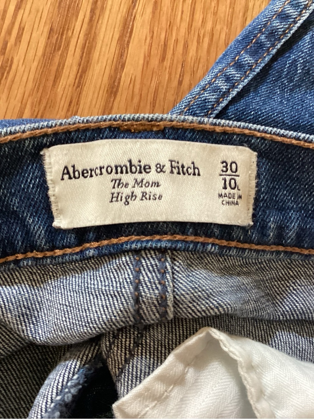 Abercrombie & Fitch The Mom High Rise Jeans - Medium Blue